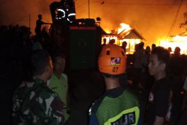 Belasan mobil padamkan api di Tungkaran Pangeran