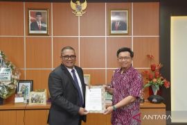 APTFI serahkan rekomendasi pendirian Prodi Pendidikan Profesi Apoteker UNG