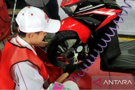 Produsen motor uji kompetensi para teknisi lewat AHM-TSC