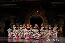Duta seni Kabupaten Badung lestarikan tari Janger tradisional