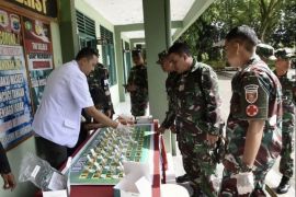 Personel Kodim HST tes urine dadakan cegah penyalahgunaan narkoba