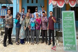 Imigrasi Batulicin sosialisasikan paspor elektronik di pedesaan