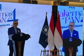 PAN  serahkan SK rekomendasi delapan cagub dan empat cawagub