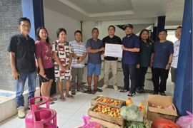 Pelindo Marine distribusikan bantuan untuk pengungsi Gunung Ruang