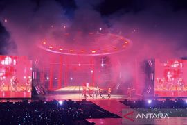 TREASURE pukau penggemar di Indonesia Arena