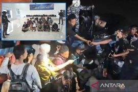 Lanal TBA bersama petugas gabungan amankan puluhan PMI ilegal