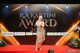 Stafsus Presiden RI Angkie Yudistia berhasil raih penghargaan di R.A Kartini Award