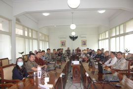 Pegawai Kemlu RI ikuti pelatihan videografi dan fotografi jurnalistik di Sekolah Antara