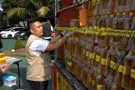 Satgas Pangan Polres Malang bongkar peredaran minyak goreng ilegal