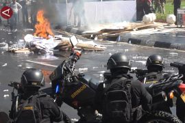 Saat aparat gabungan kendalikan &lsquo;kerusuhan&rsquo; Pilkada Kota Malang