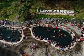 Wisata pemandian Air Panas Cangar