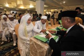 Pemkot Surabaya pastikan 330 pengantin ikuti nikah massal
