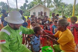 SKK Migas-Petrogas beri makanan bergizi turunkan stunting di Kabupaten Sorong
