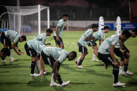 Latihan timnas Indonesia U-16 jelang semifinal lawan Australia malam ini Page 1 Small