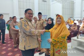 Pj Wali Kota Bengkulu serahkan SK purna tugas kepada 73 ASN