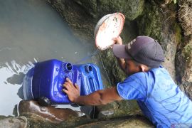 Kesulitan air bersih di Situbondo