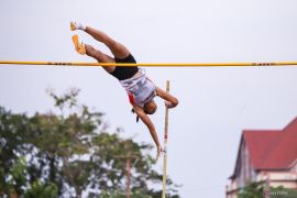 Medali perak lompat galah putri AUG 2024