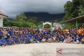 Program pengabdian masyarakat GMKI  USU di Toba Samosir, ini yang dilakukannya