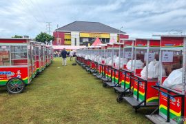 Mensos beri 50 gerobak usaha kepada keluarga prasejahtera di Tasikmalaya