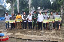 113 poktan di HSS terima bantuan alsintan