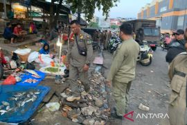 Satpol-PP Bengkulu siaga di Pasar Minggu, PKL nekat terancam pidana