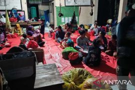 Dinsos pasok 11 ribu paket makanan siap saji pascabanjir di Parigi Moutong