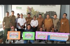 Balai Tanagupa salurkan bantuan UMKM bagi pokmas di sekitar hutan