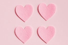 Hukum mencium istri saat berpuasa