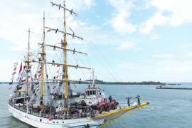 KRI Dewaruci bersandar di Pelabuhan Fasharkan Mentigi Kabupaten Bintan