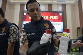 Pengungkapan peredaran oli palsu Page 1 Small