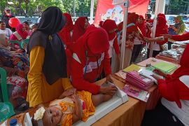 Toko ritel swalayan berikan layanan kesehatan kepada balita
