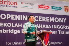 Guru di Banjarbaru dilatih fasih berbahasa Inggris lewat "Cambridge English Teacher"
