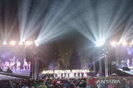 JKT48 hentak Prambanan Jazz 2024 di tengah guyuran hujan