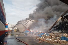 Pabrik makaroni di Tangerang terbakar Minggu siang