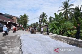 Pj Wali Kota Sawahlunto tinjau perkembangan perbaikan jalan Pasar Sapan