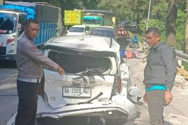 Sembilan kendaraan terlibat kecelakaan di Sitinjau Lauik