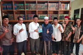 Imam Budi Hartono pererat silaturahmi ke tokoh agama dapat ilmu pengetahuan