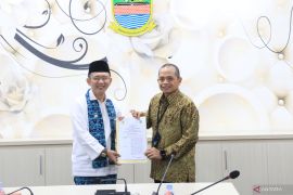 PLN Cikarang dan Pemkab Bekasi tandatangani kerja sama tingkatkan layanan