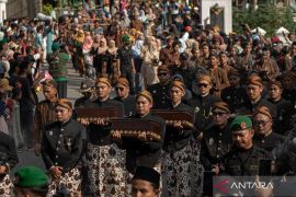 Semarak kirab tradisi Grebeg Sura Girikusumo di Demak