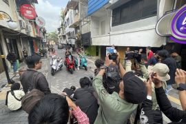 STSJ Yamaha fasilitasi anak muda belajar fotografi bersama Donny Sophandi