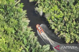 Polairud Bangka Selatan bersama tim SAR cari nelayan hilang di sungai Serdang