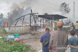 Korsleting listrik sebabkan empat unit rumah sewa di Aceh terbakar