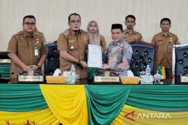 Aulia Rachman terima Ranperda Inisiatif tentang Pengelolaan Persampahan