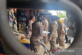 Satpol PP Balikpapan ingatkan pemilik pom mini lengkapi izin