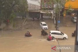 Hujan intensitas tinggi, sejumlah kawasan di Balikpapan tergenang air