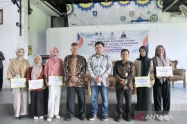 Pemkab Bangka Barat salurkan bantuan sosial pendidikan sebesar Rp685 juta