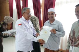 Aceh Besar serahkan 21 sertifikat tanah wakaf