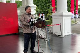 Ketum Airlangga sebut pertemuan dengan Kaesang esok bahas komunikasi politik