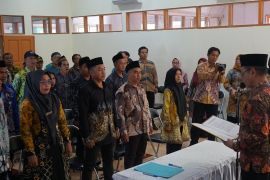 Sekda HSS ambil sumpah jabatan 10 anggota BPD PAW