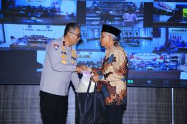 Operasi NCS Polri bagikan 400 paket sembako